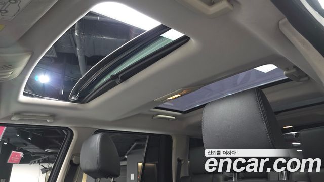Land Rover Discovery 2012 — photo 22
