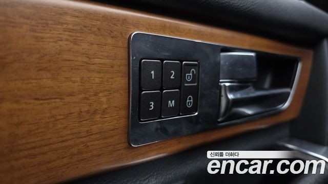 Land Rover Discovery 2012 — photo 24