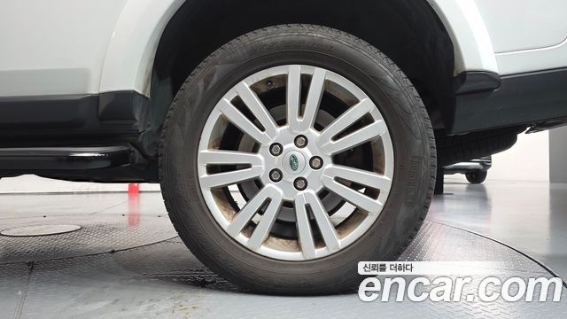 Land Rover Discovery 2012 — photo 7