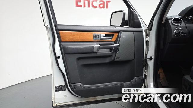 Land Rover Discovery 2012 — photo 14
