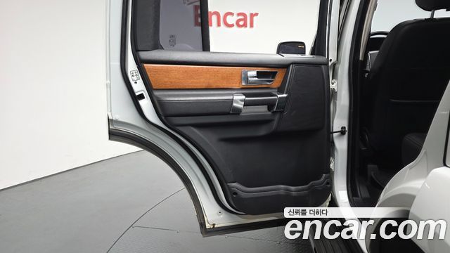 Land Rover Discovery 2012 — photo 15