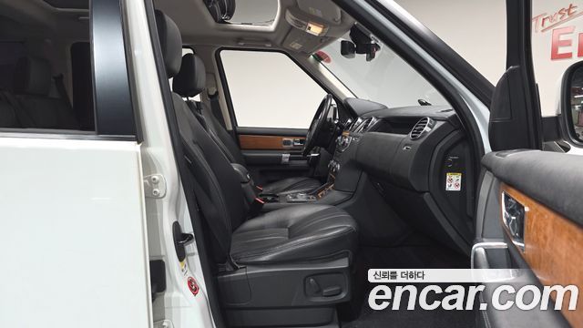 Land Rover Discovery 2012 — photo 16