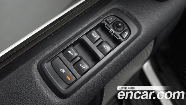 Land Rover Discovery 2012 — photo 34