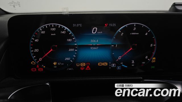 Mercedes-Benz GLB-Class 2021 — photo 11