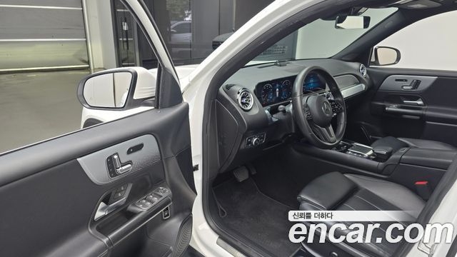 Mercedes-Benz GLB-Class 2021 — photo 13