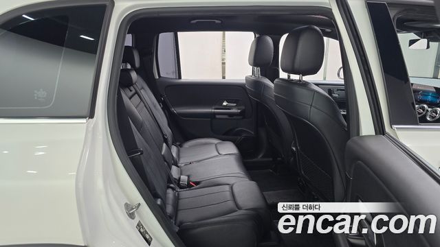 Mercedes-Benz GLB-Class 2021 — photo 17