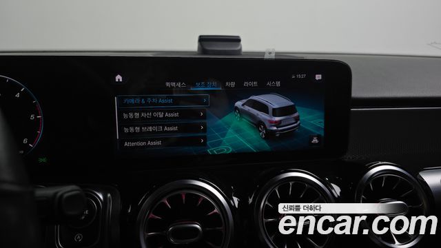 Mercedes-Benz GLB-Class 2021 — photo 22