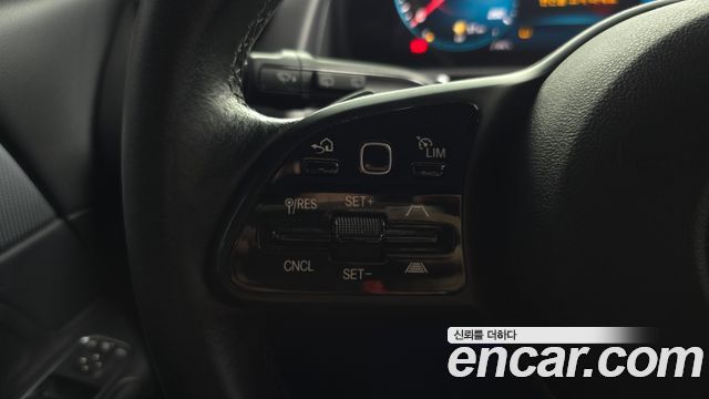 Mercedes-Benz GLB-Class 2021 — photo 23