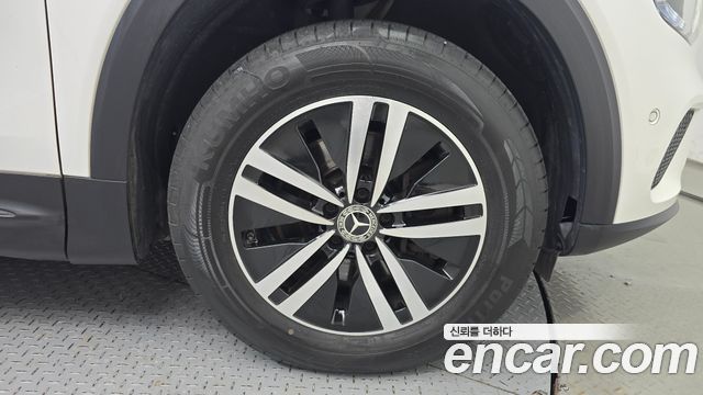 Mercedes-Benz GLB-Class 2021 — photo 7