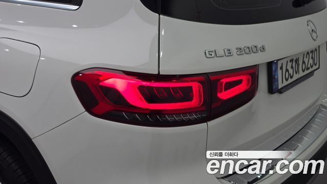 Mercedes-Benz GLB-Class 2021 — photo 9