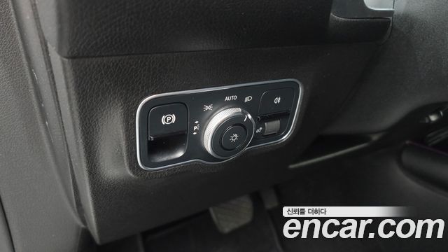 Mercedes-Benz GLB-Class 2021 — photo 27