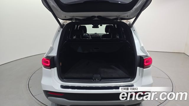 Mercedes-Benz GLB-Class 2021 — photo 31