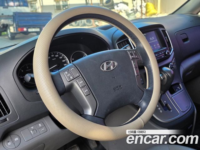 Hyundai Starex 2017 — photo 11