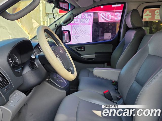 Hyundai Starex 2017 — photo 18