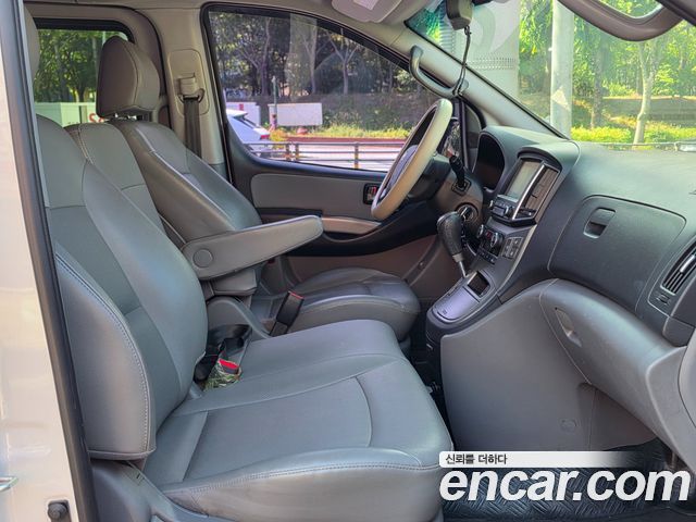 Hyundai Starex 2017 — photo 19