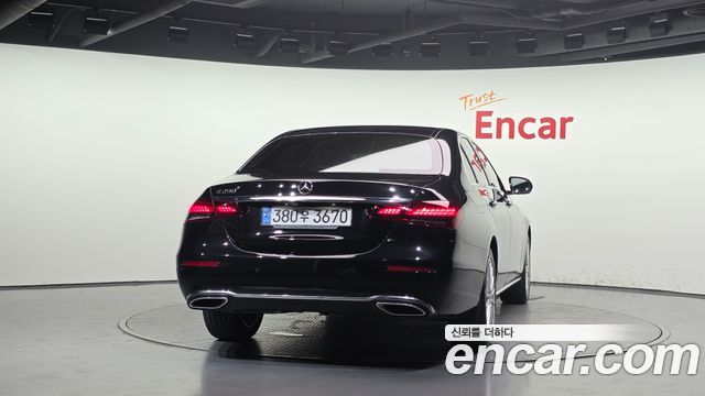 Mercedes-Benz E-Class 2021 — photo 4