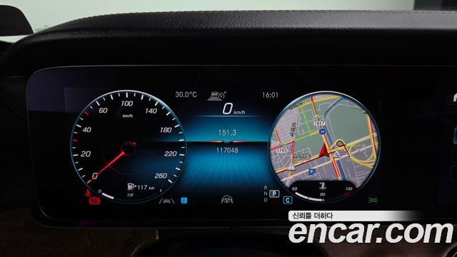Mercedes-Benz E-Class 2021 — photo 11