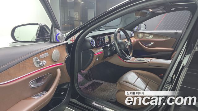 Mercedes-Benz E-Class 2021 — photo 13