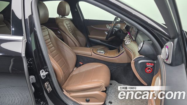 Mercedes-Benz E-Class 2021 — photo 17