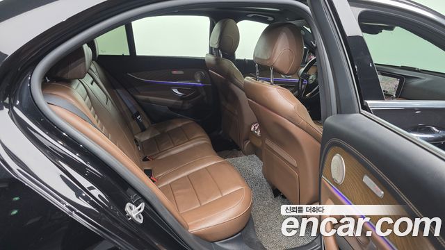 Mercedes-Benz E-Class 2021 — photo 18