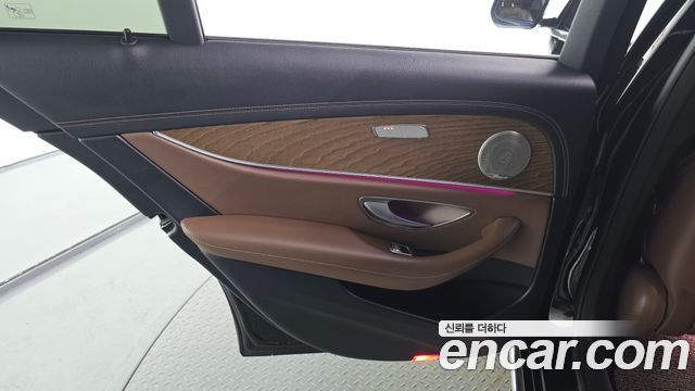 Mercedes-Benz E-Class 2021 — photo 15