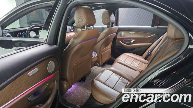 Mercedes-Benz E-Class 2021 — photo 16