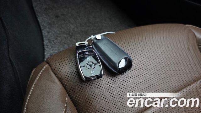 Mercedes-Benz E-Class 2021 — photo 27