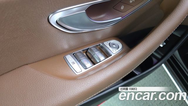 Mercedes-Benz E-Class 2021 — photo 30