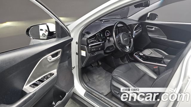 Kia Niro 2023 — photo 17