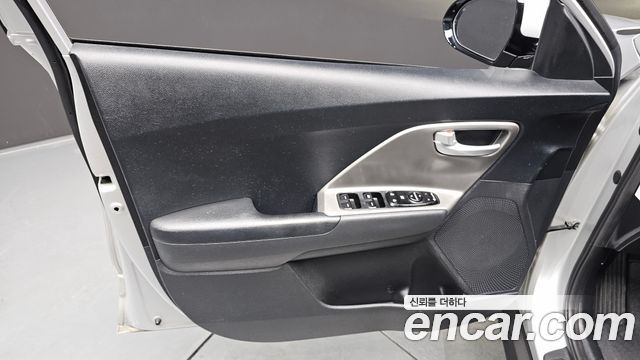 Kia Niro 2023 — photo 14