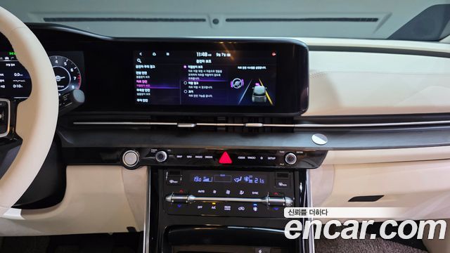 Kia Canival 2021 — photo 16