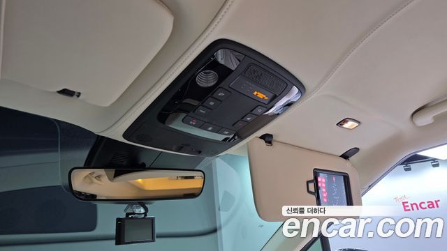 Kia Canival 2021 — photo 19