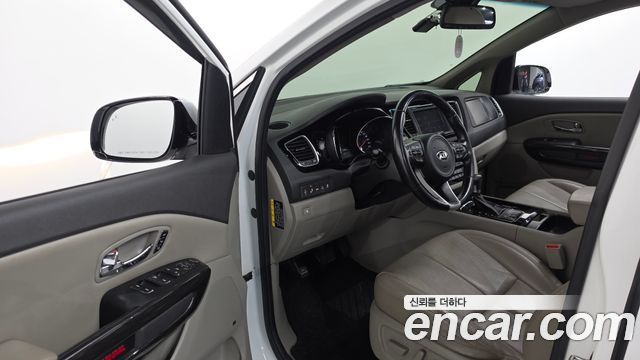Kia Canival 2018 — photo 10