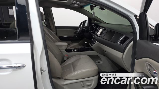 Kia Canival 2018 — photo 11