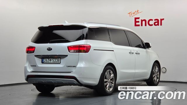 Kia Canival 2017 — photo 2