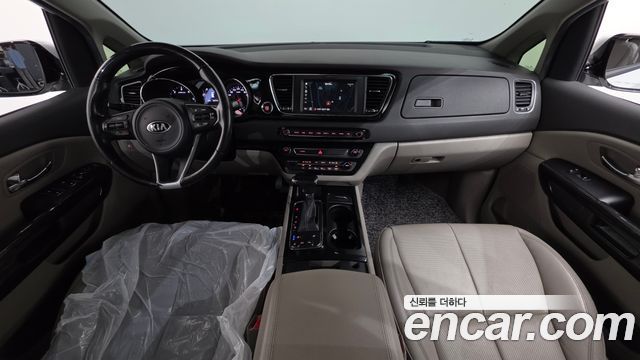 Kia Canival 2017 — photo 7