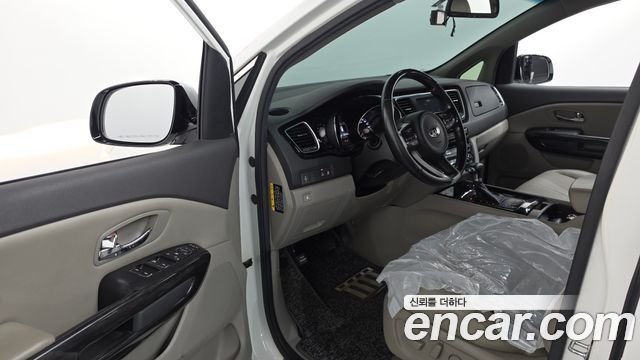 Kia Canival 2017 — photo 10