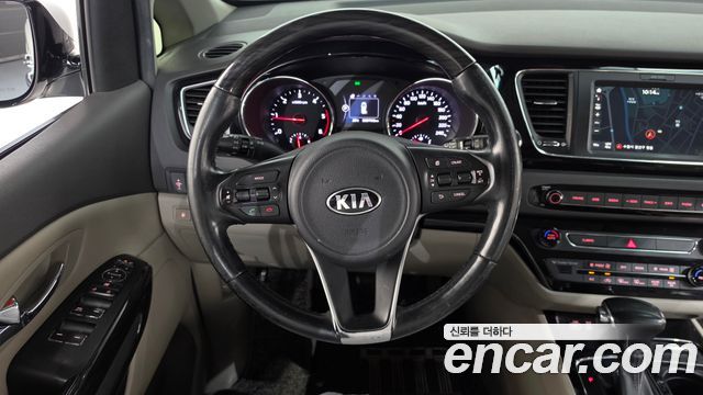 Kia Canival 2017 — photo 13