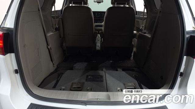 Kia Canival 2017 — photo 20