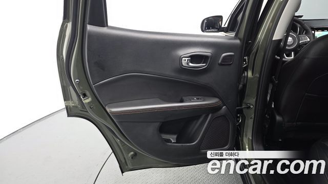 Jeep Compass 2019 — photo 15