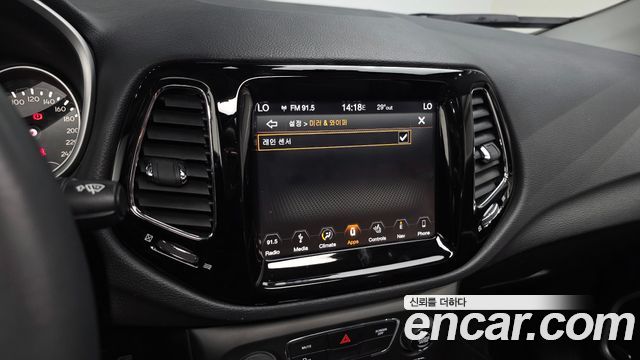Jeep Compass 2019 — photo 28
