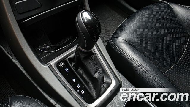 Hyundai AVANTE 2016 — photo 12