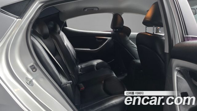 Hyundai AVANTE 2016 — photo 17