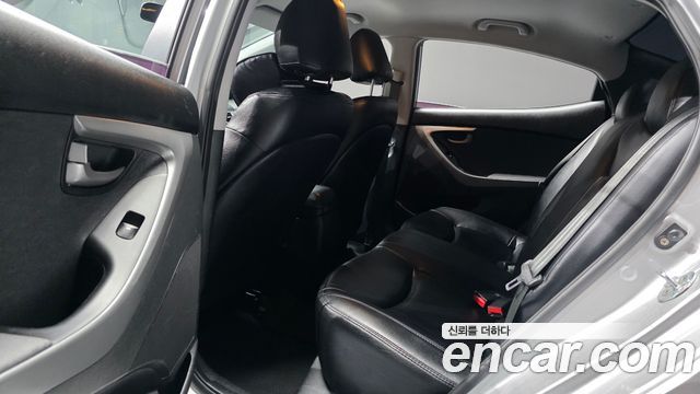 Hyundai AVANTE 2016 — photo 18
