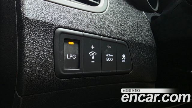 Hyundai AVANTE 2016 — photo 25