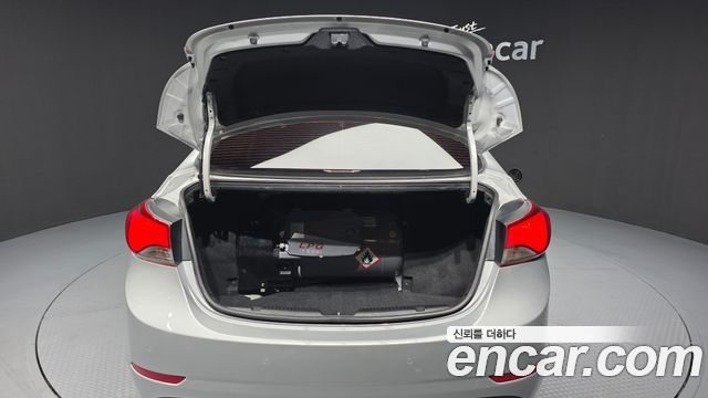 Hyundai AVANTE 2016 — photo 26