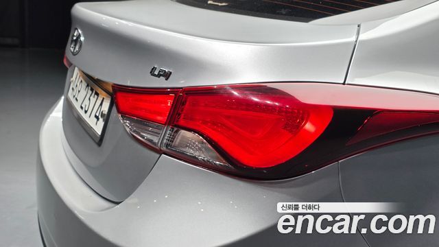 Hyundai AVANTE 2016 — photo 9