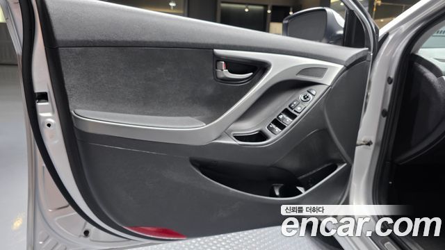 Hyundai AVANTE 2016 — photo 14