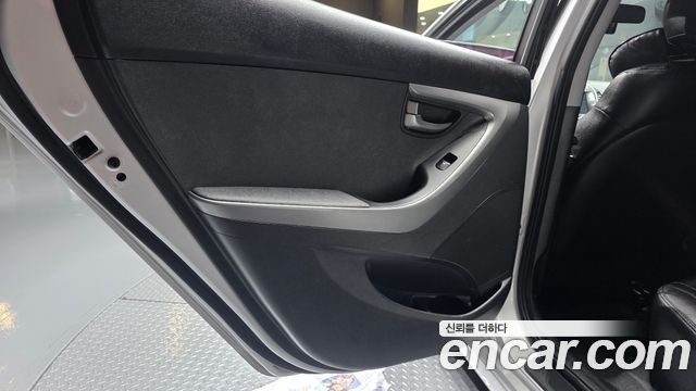 Hyundai AVANTE 2016 — photo 15