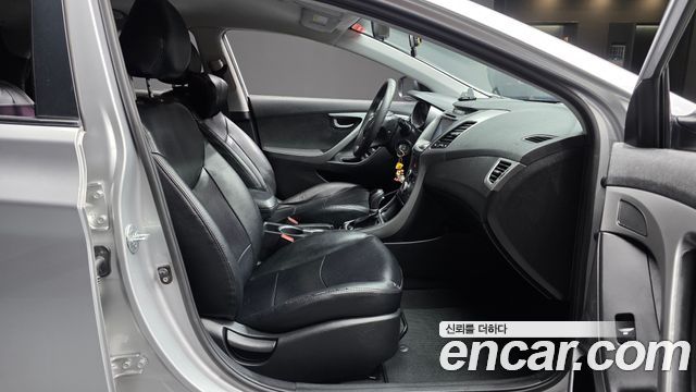 Hyundai AVANTE 2016 — photo 16